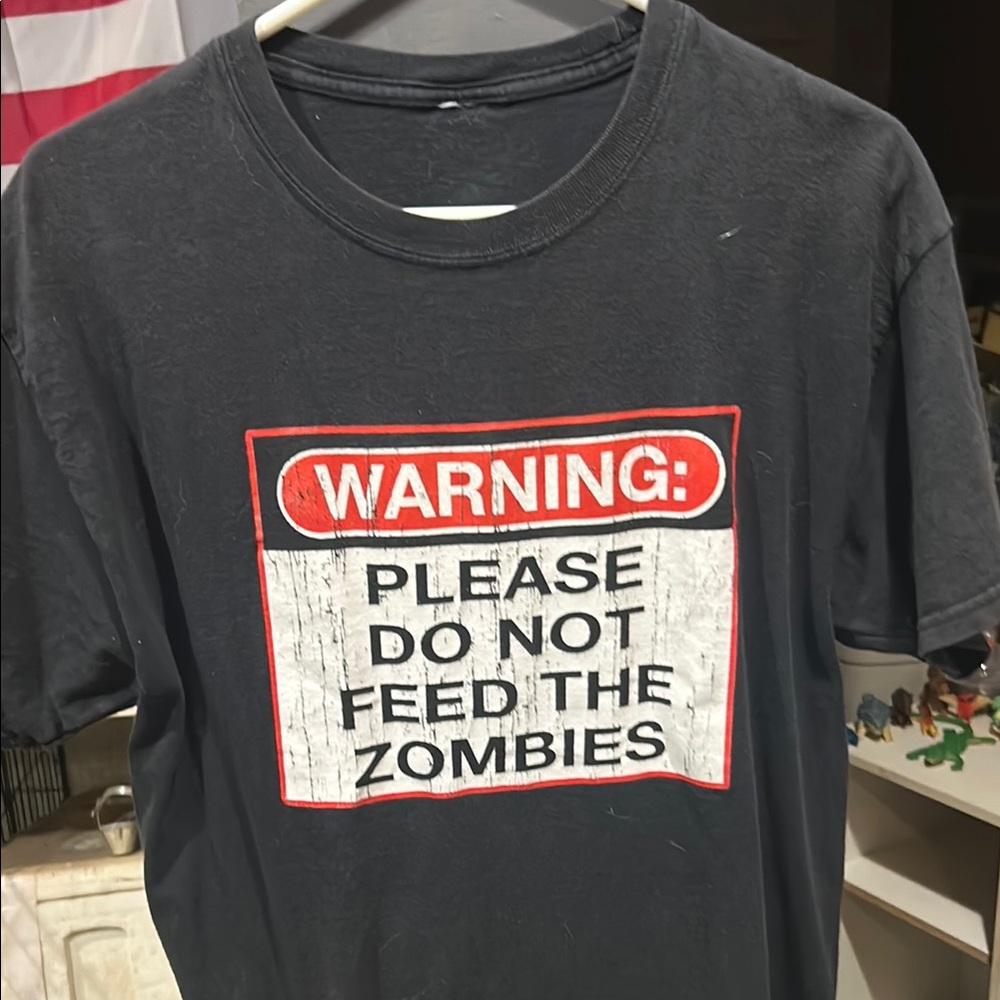 Black Graphic T-Shirt - Warning: Do Not Feed the Zombies